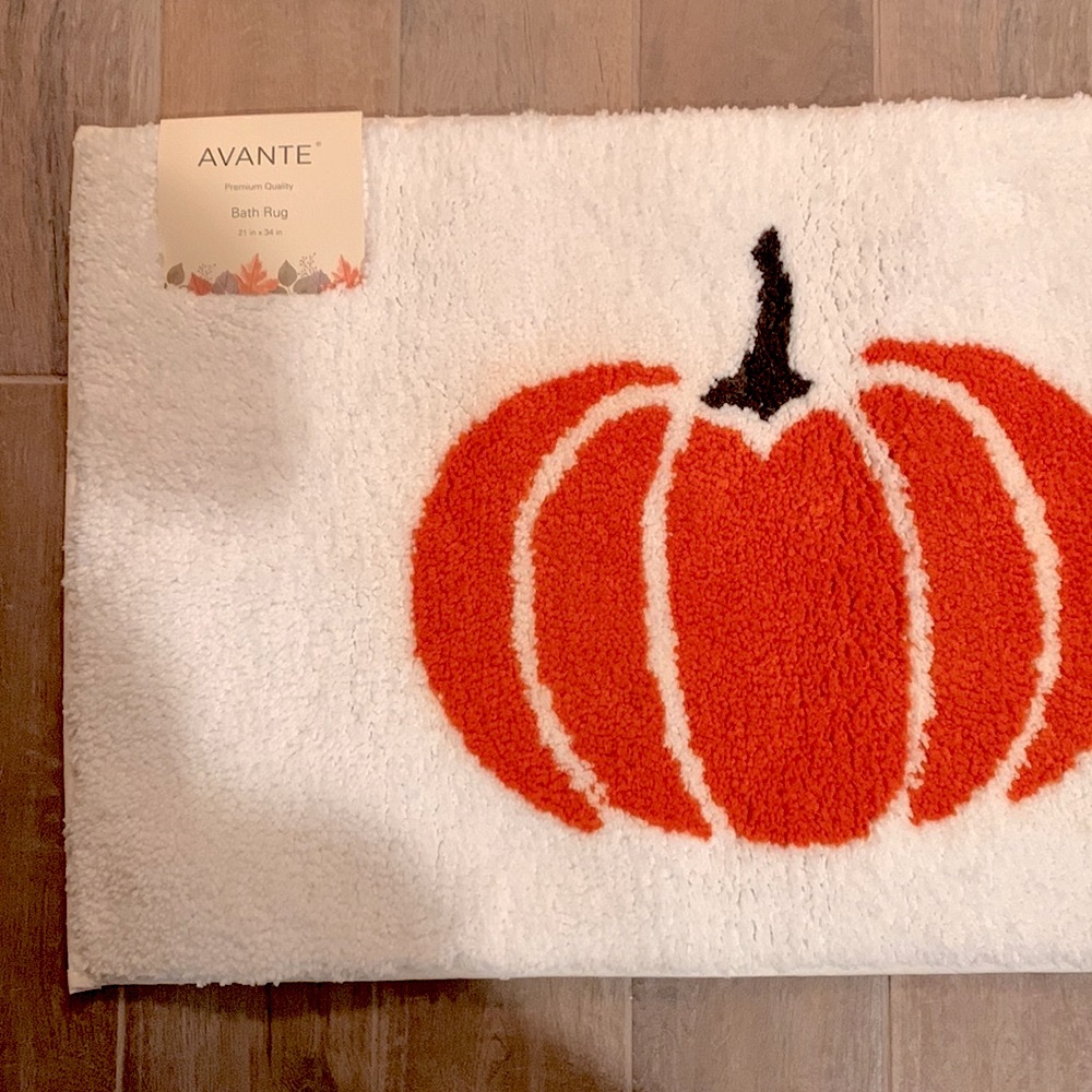 NWT Fall Pumpkin Rug White and Orange